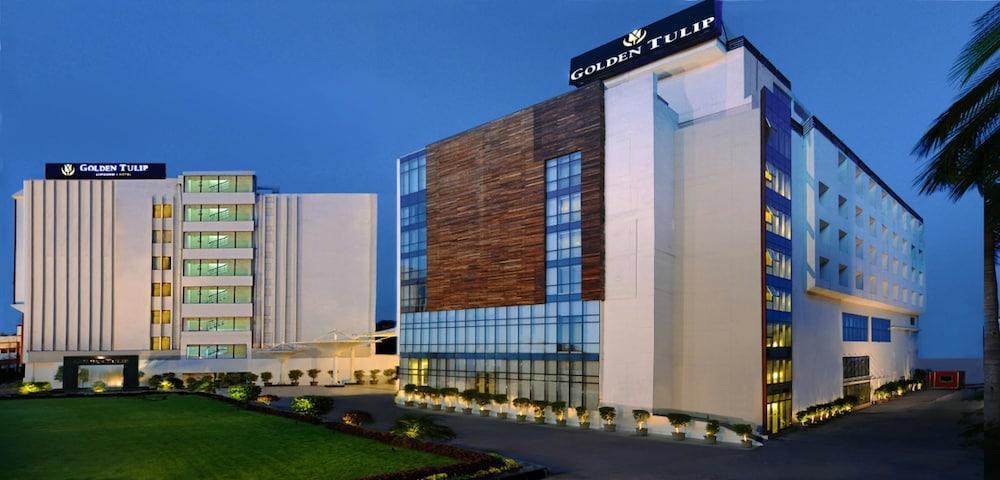 Golden Tulip Lucknow Hotel Esterno foto