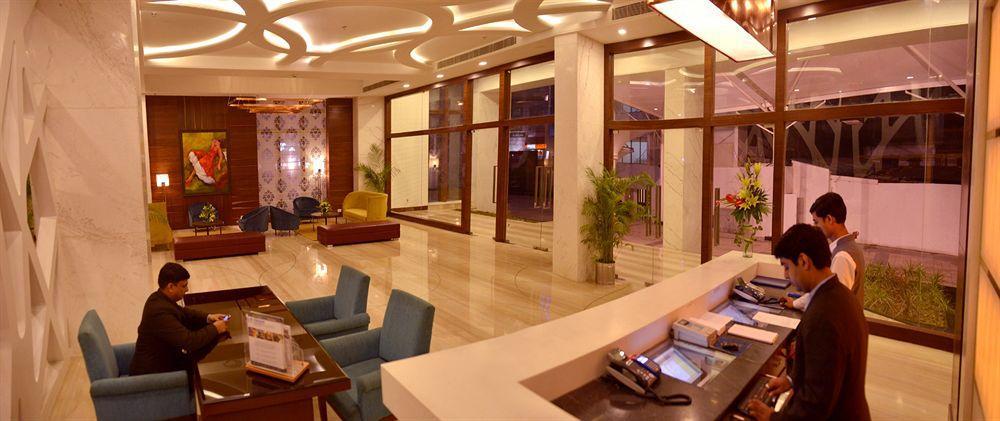 Golden Tulip Lucknow Hotel Esterno foto